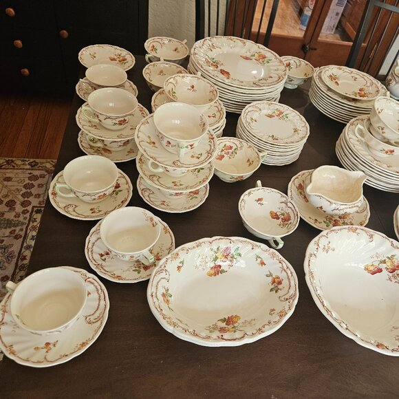 Royal Doulton Dinnerware Set of 60 pieces. Chiltern D6095. VGC.  Beautiful. - Picture 1 of 4